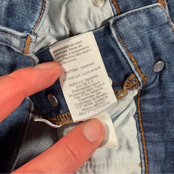J. Crew Women's Ankle‎ Cropped Blue Jeans with Button Fly Size 26 - Picture 7 of 12